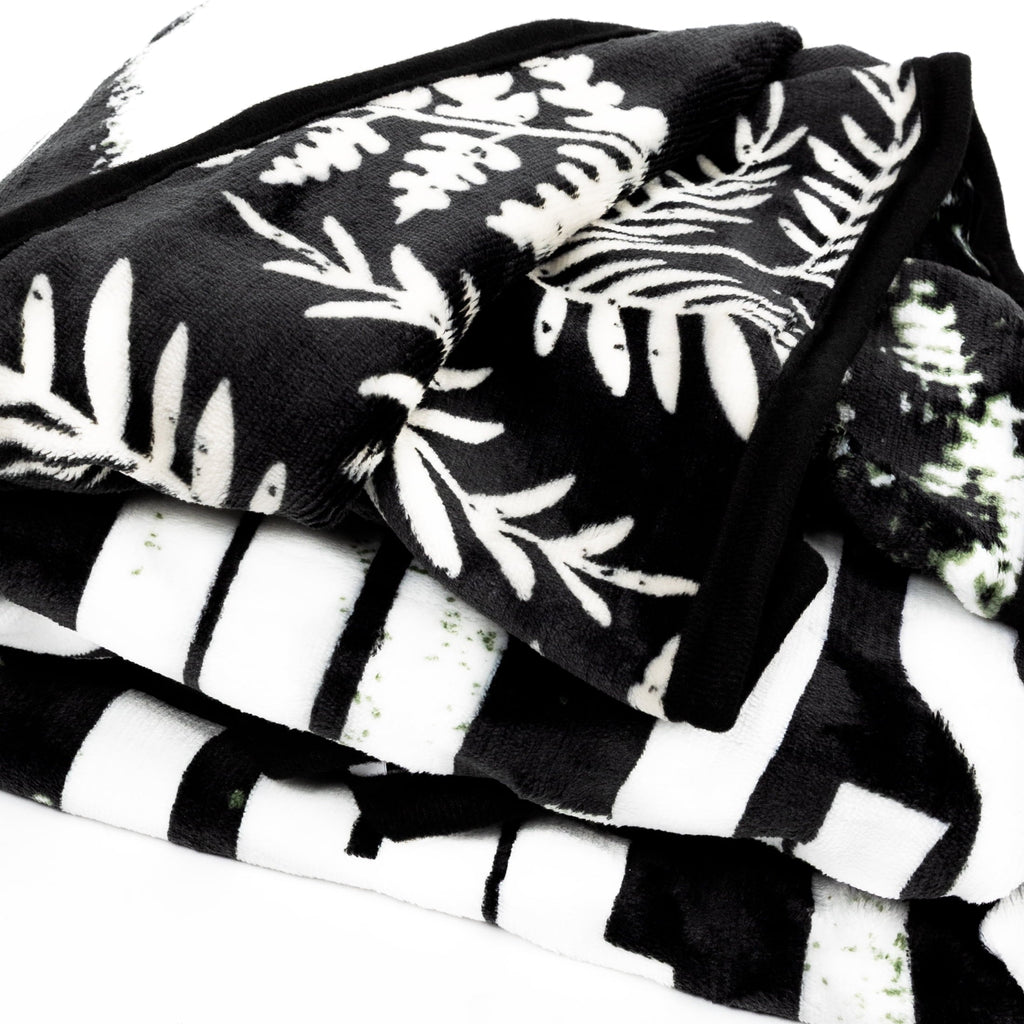 Super Soft Flannel Black and White Polyester Throw Blanket, 50" X 60" - Lightweight Plush Warm Blanket for All Seasons Detail