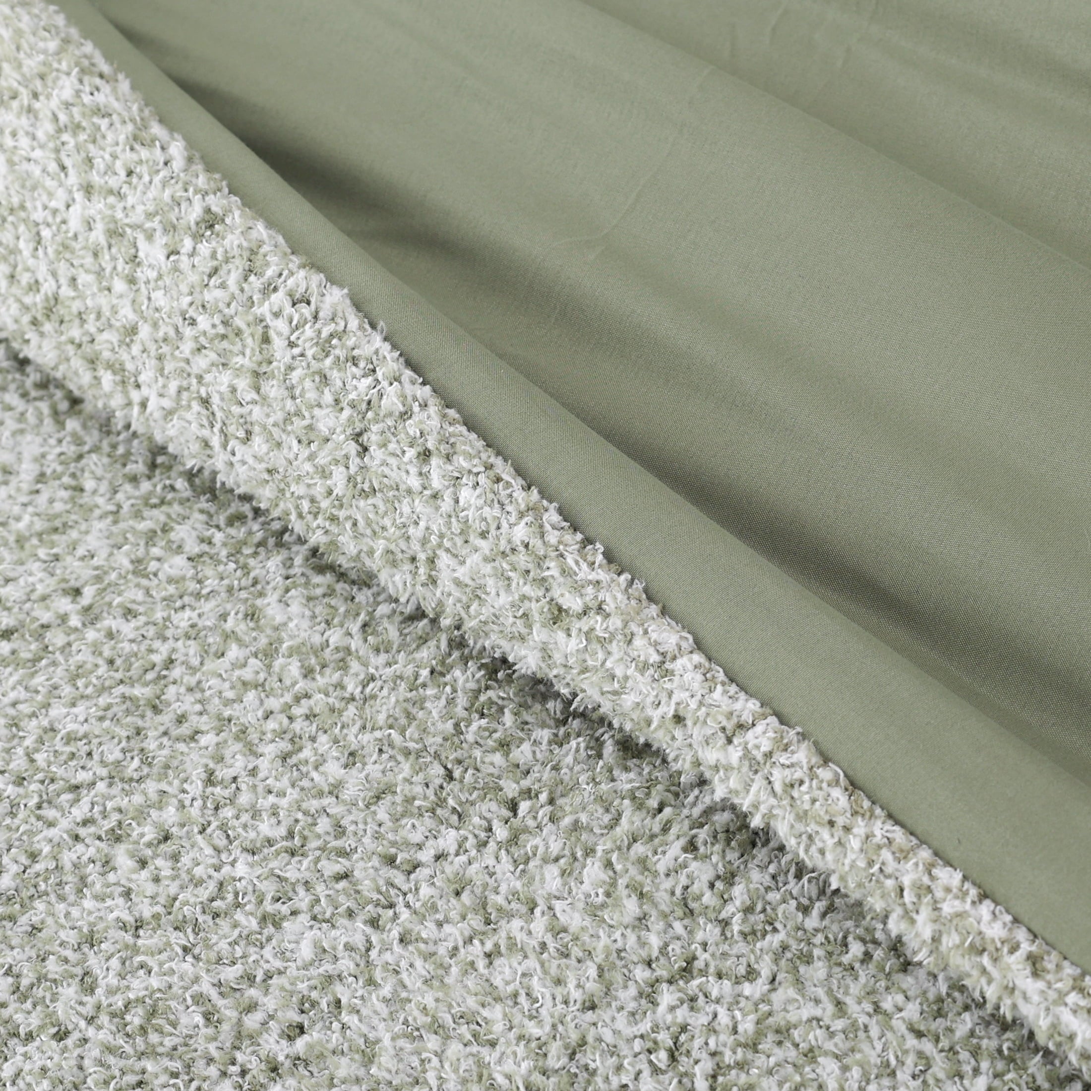 Luxurious Quilted King, Comforter Set with Shams - Soft and Cozy, Green - All-Season Down Alternative Comforter Insert Detail