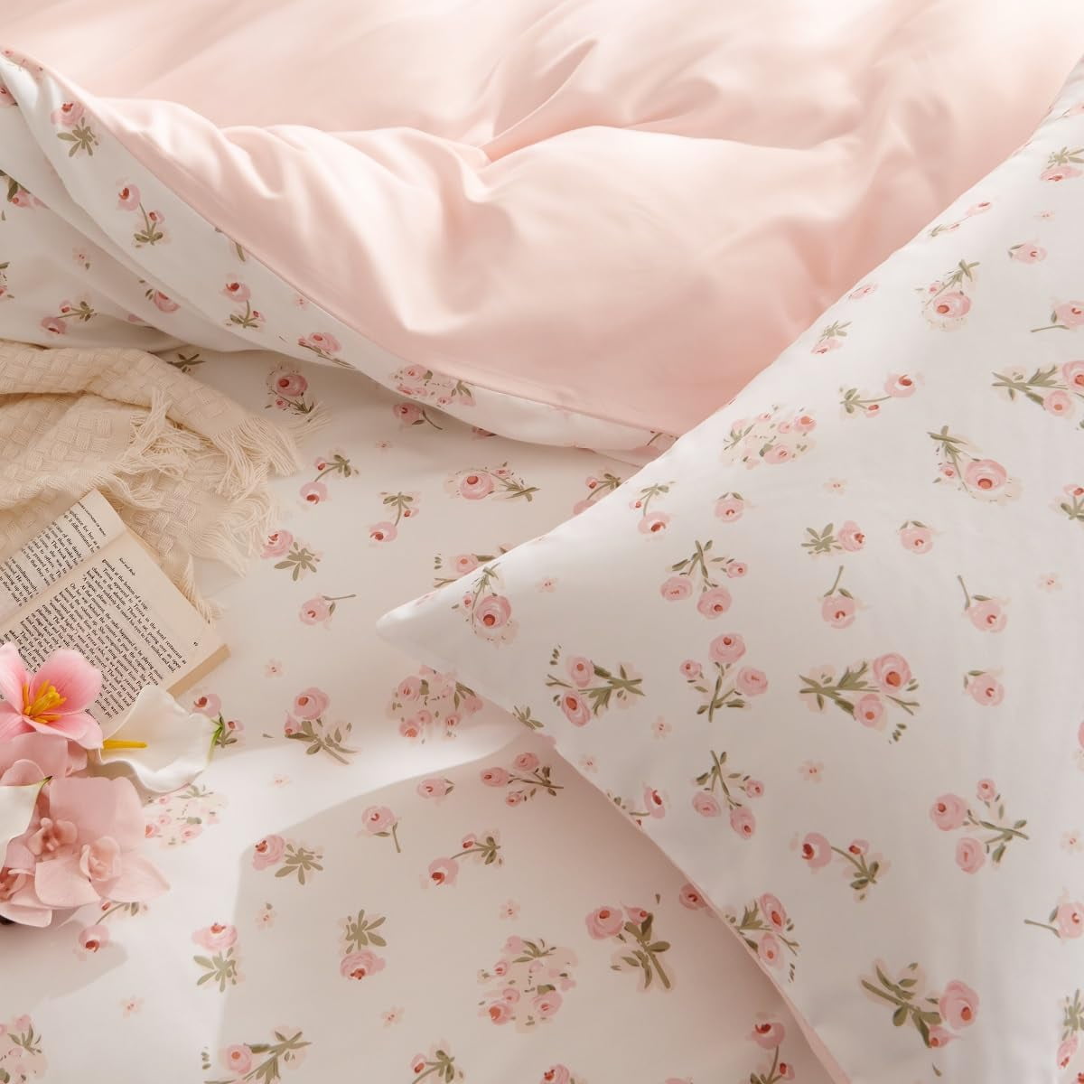 Luxurious Quilted Pink loyalty Floral Comforter Queen Sets, 3 Pieces Chic Botanical Pink White Floral Reversible Comforter for All Season - Cloud-Like Soft Lightweight Bed Comforter Detail