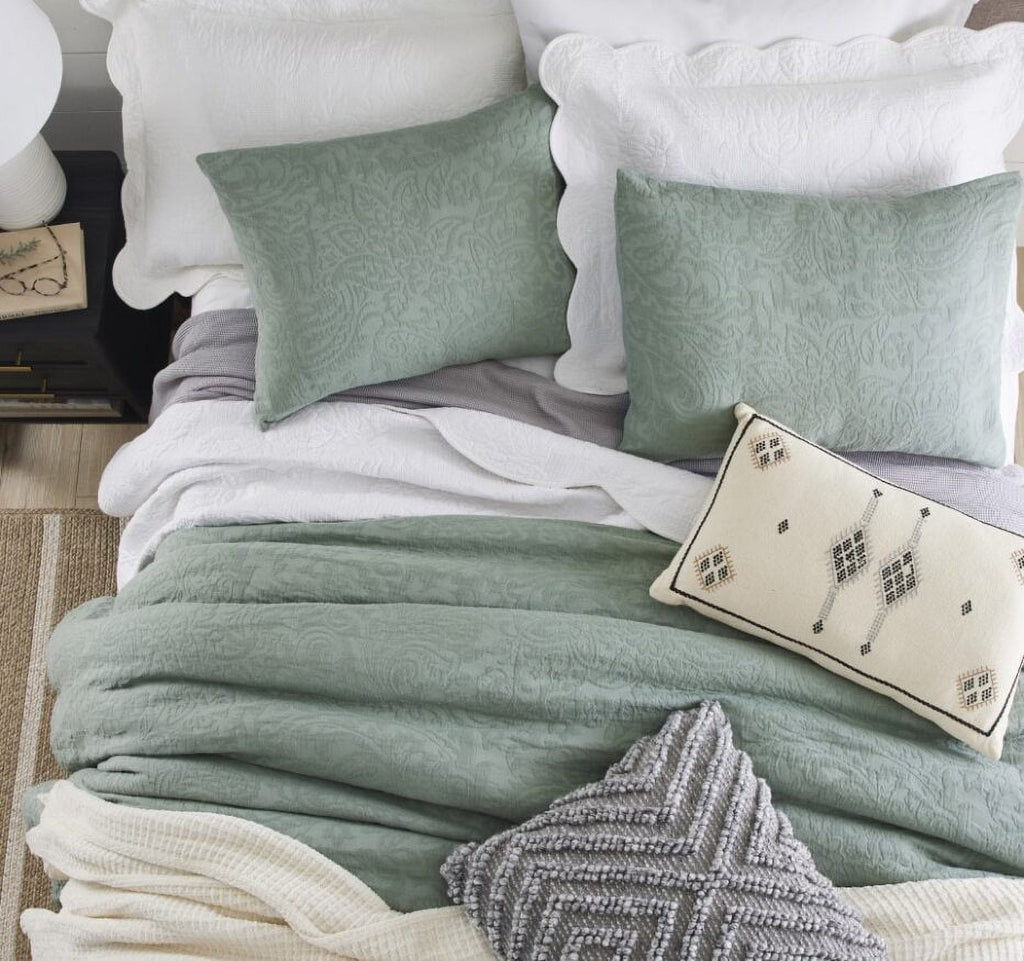 Fluffy Down Alternative 3-Piece Sage Floral Comforter Set, Full/Queen - Cloud-Like Soft Lightweight Bed Comforter Detail