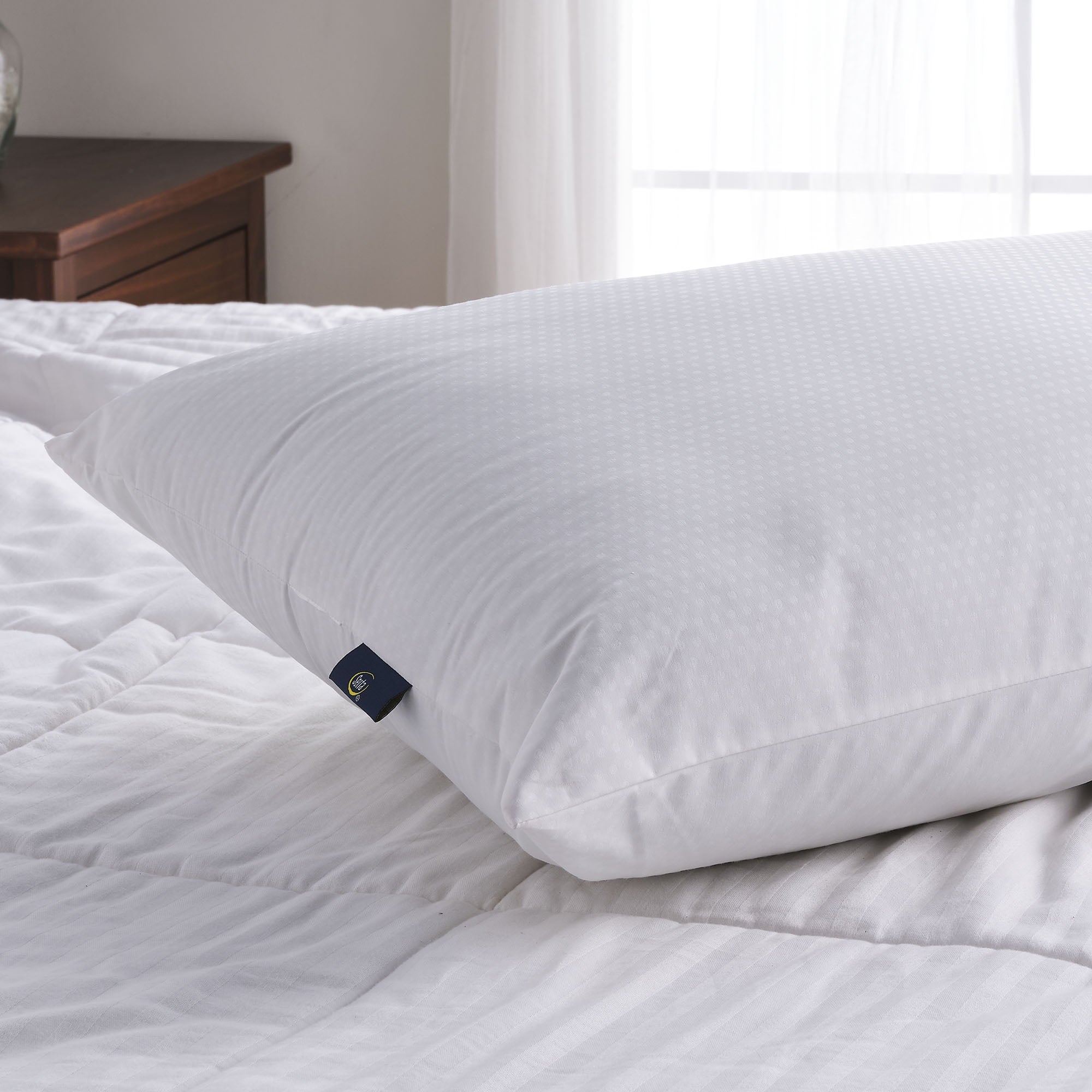 Hotel Collection Cooling Pillow - 2 Pack - Hotel Quality Plush Sleeping Pillows Detail