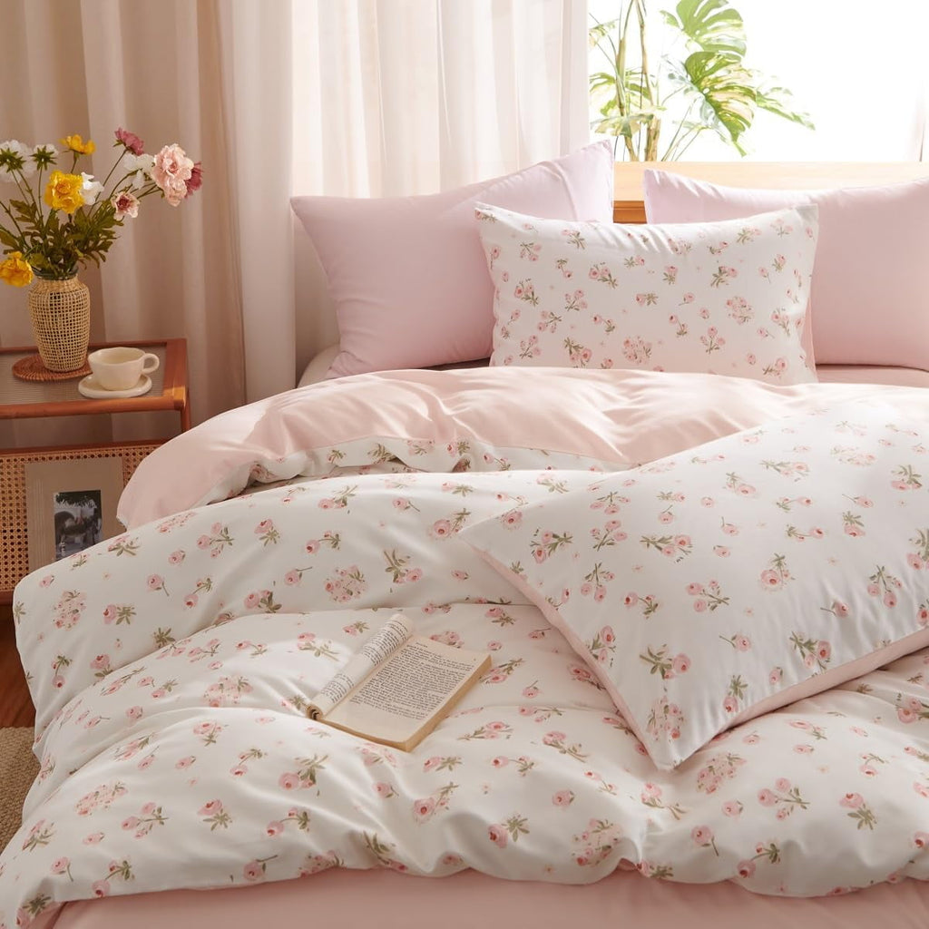 Luxurious Quilted Pink loyalty Floral Comforter Queen Sets, 3 Pieces Chic Botanical Pink White Floral Reversible Comforter for All Season - Cloud-Like Soft Lightweight Bed Comforter Detail