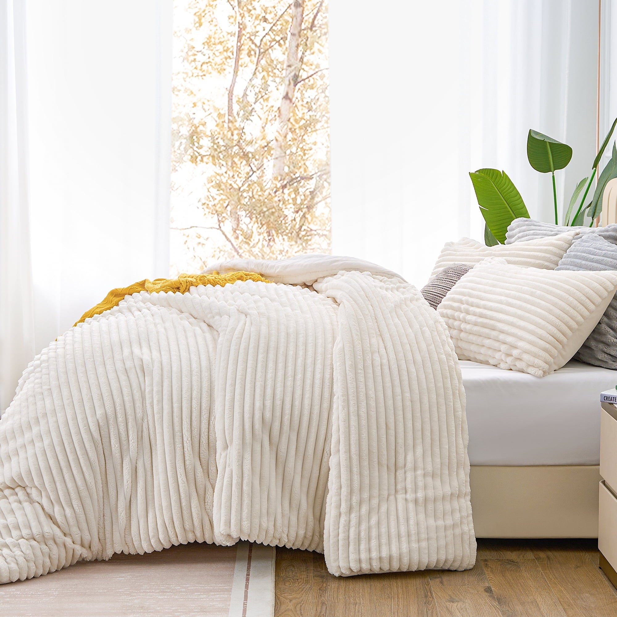 Heavyweight Warmth Fleece Queen Comforter Set -Super Soft & Warm Fluffy White Bedding, Luxury Fuzzy Heavy Bed Set for Winter with 2 Pill... - All-Season Down Alternative Comforter Insert Detail