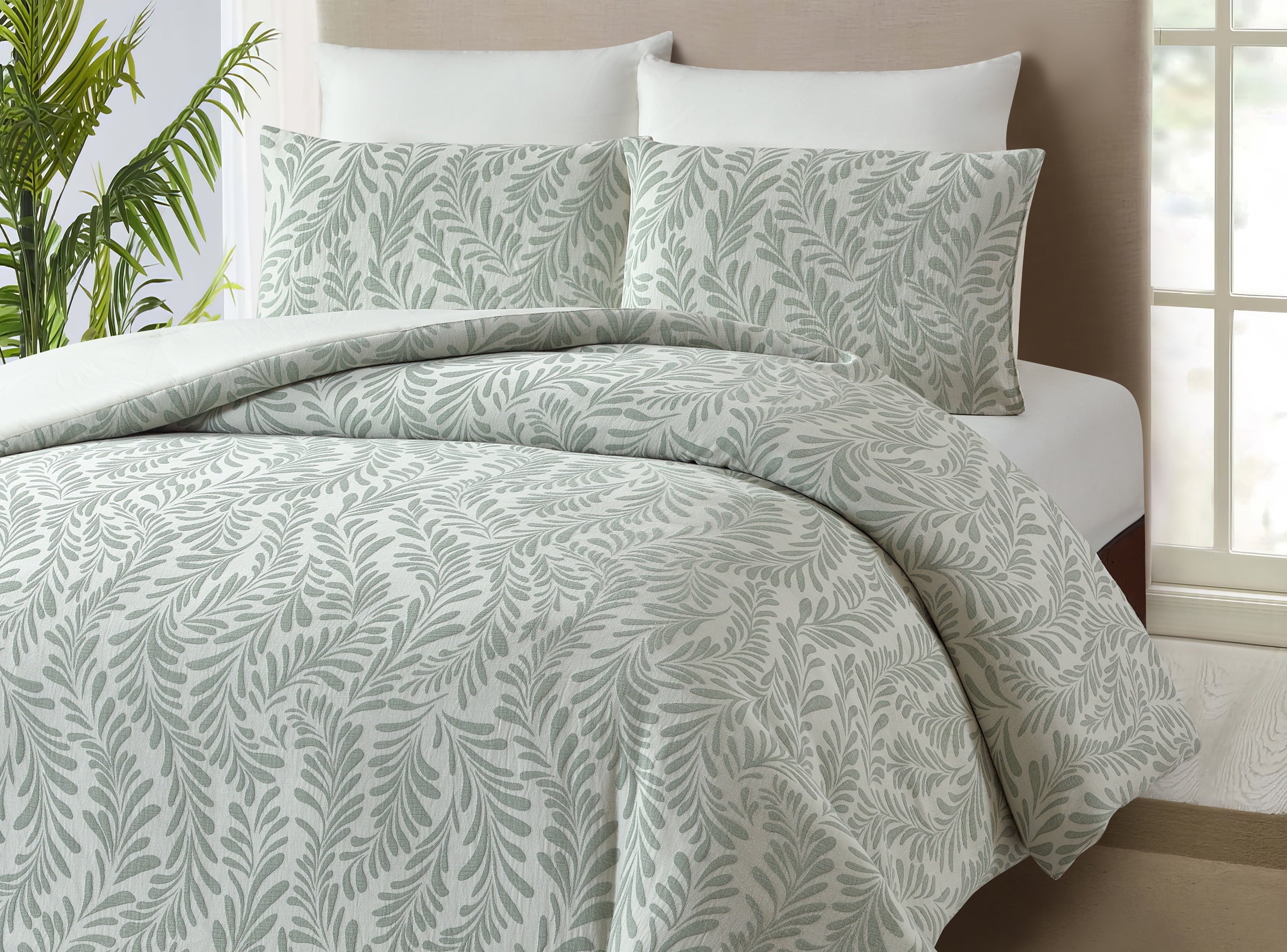 All-Season Botanical 3-Piece Comforter Set, Green, Full Queen, All Ages - Luxurious Quilted Duvet Cover Set Detail