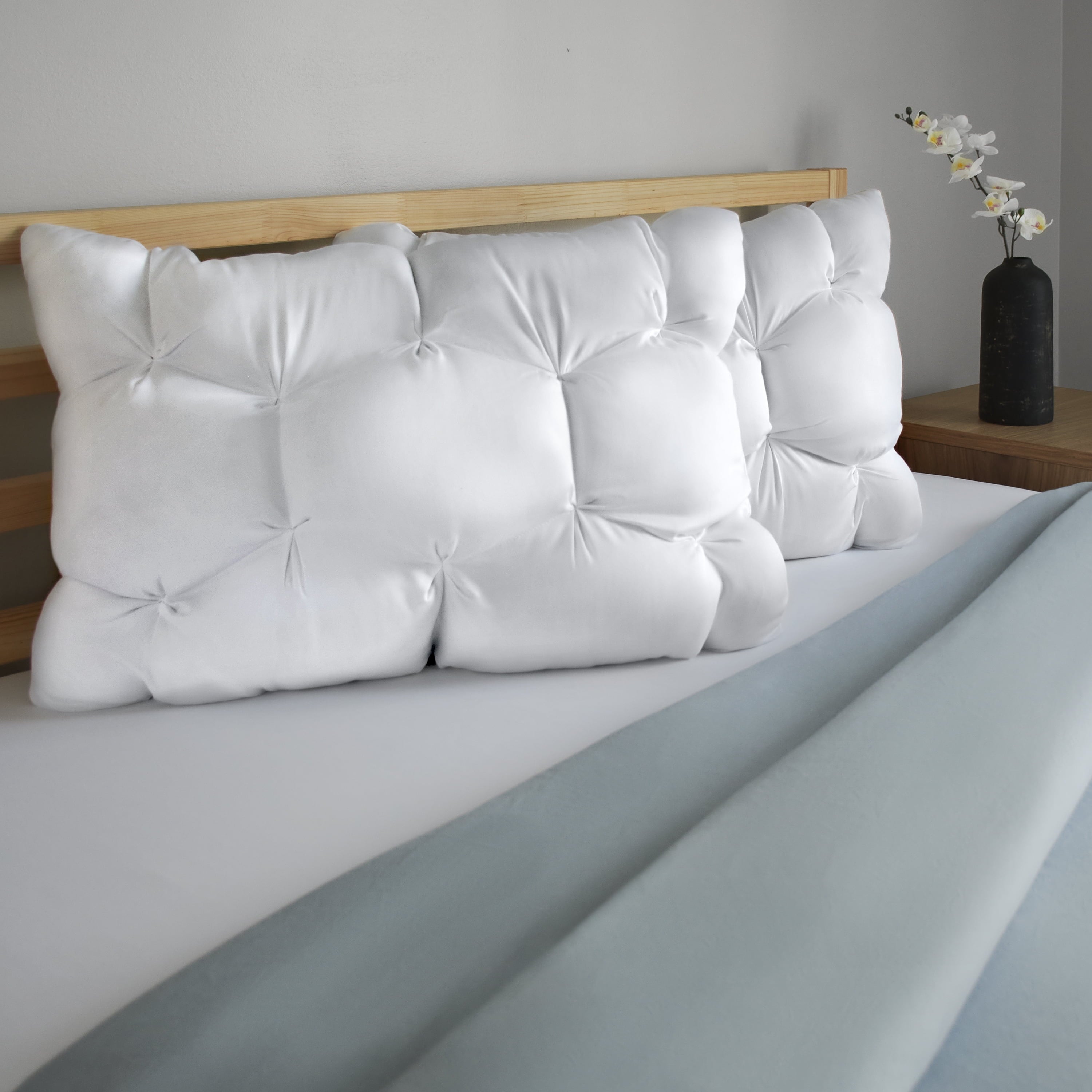 Hotel Collection Down Alternative Cloud Luxe Bed Pillows, Standard/Queen - Adaptive Huggable Core (2 Pack) - Orthopedic Shredded Foam Bed Pillow Set Detail