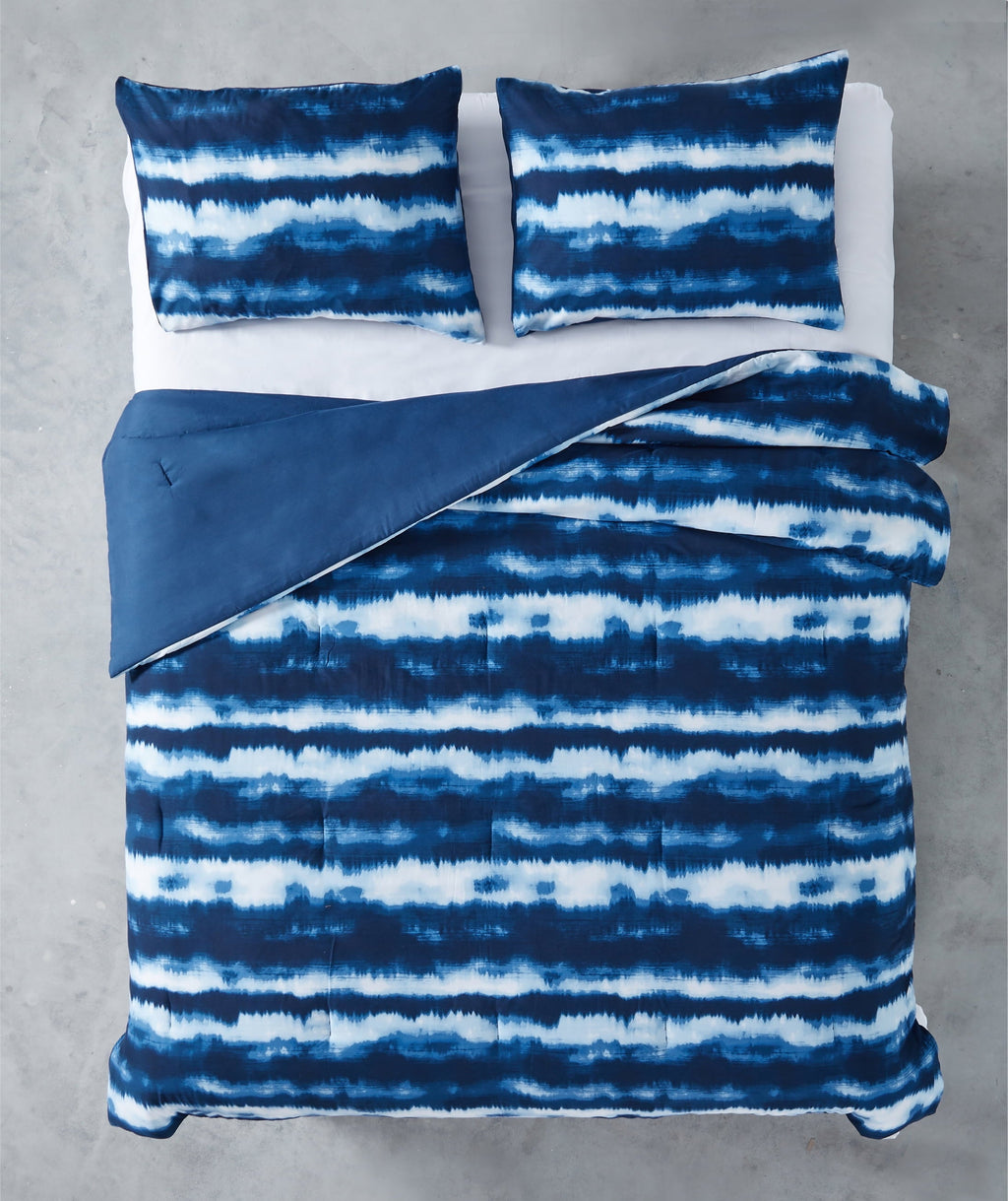 All-Season Tie Dye Navy 3 Piece Comforter Set, Full - Luxurious Quilted Duvet Cover Set Detail