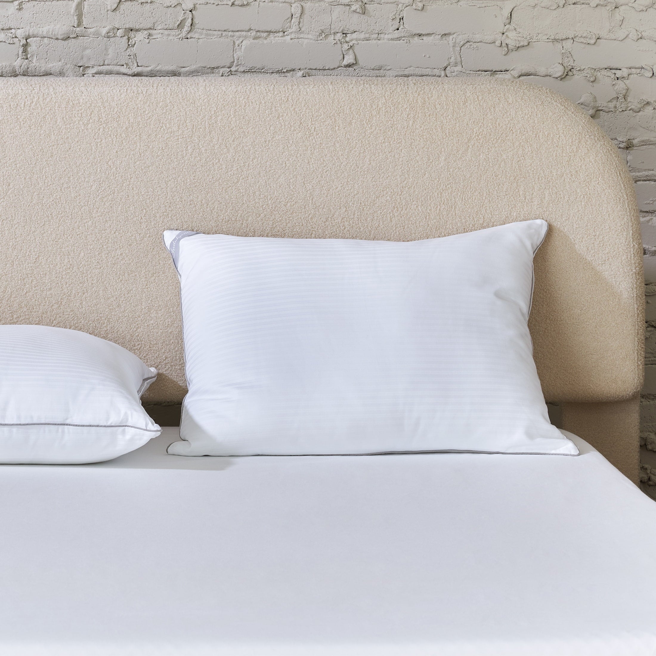 Hotel Collection Down Alternative Bed Pillow, Standard/Queen - Hotel Quality Plush Sleeping Pillows Detail