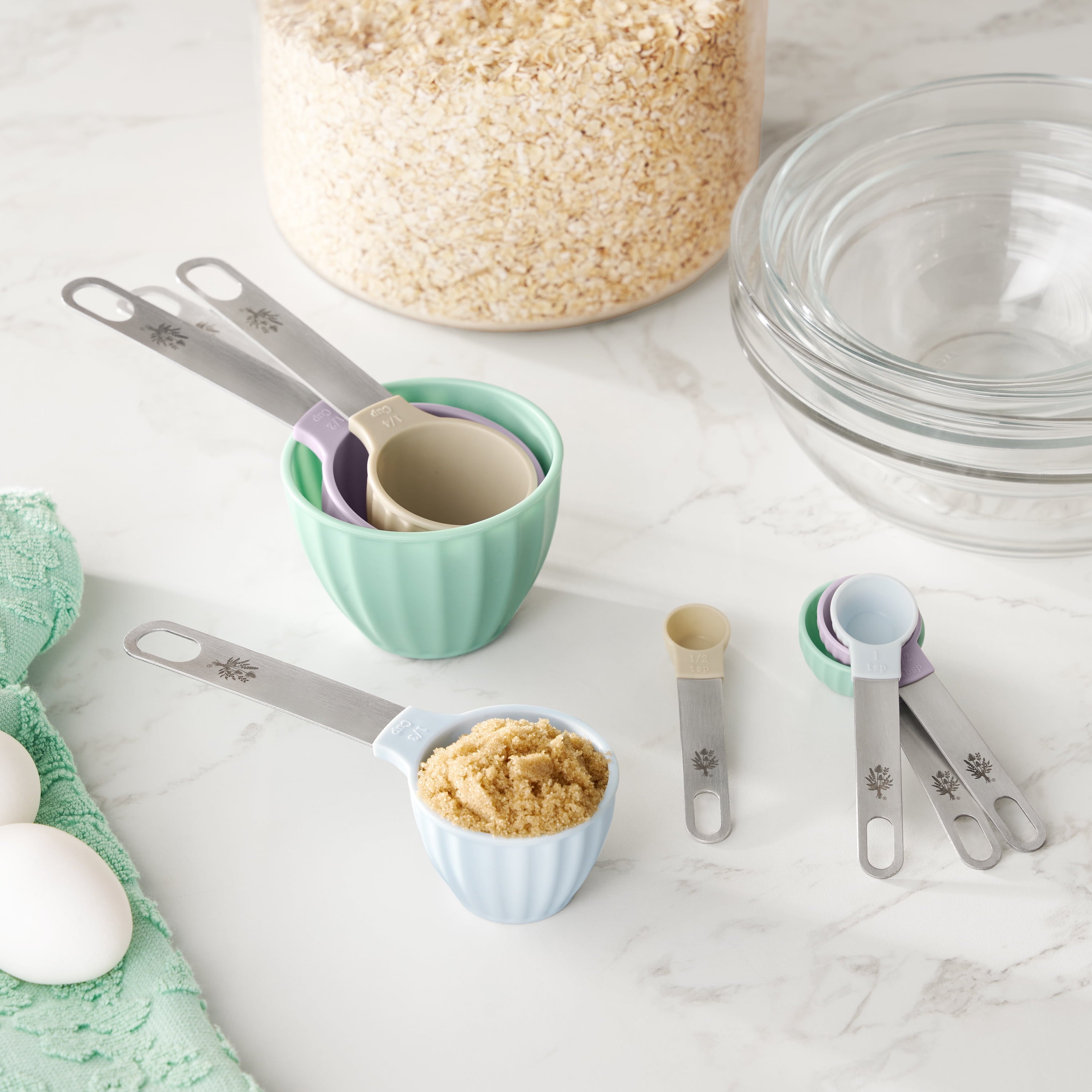 Premium Kitchen 8-Piece Plastic Measuring Cup and Spoon Set, Multicolor - Innovative Kitchen Helper for Modern Cooking Detail