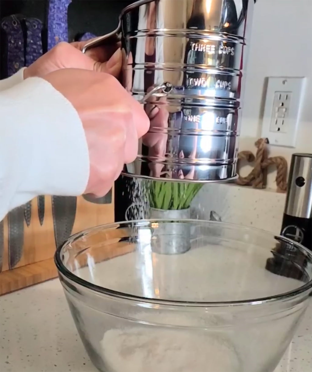 Time-Saving Stainless Steel 3 Cup Flour Hand-Crank Sifter with Beechwood Handle Silver - Innovative Kitchen Helper for Modern Cooking Detail